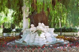 statue