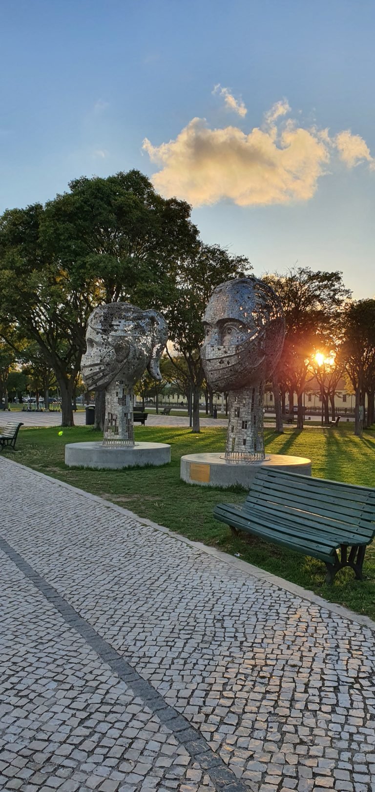 statue