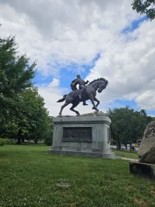 statue