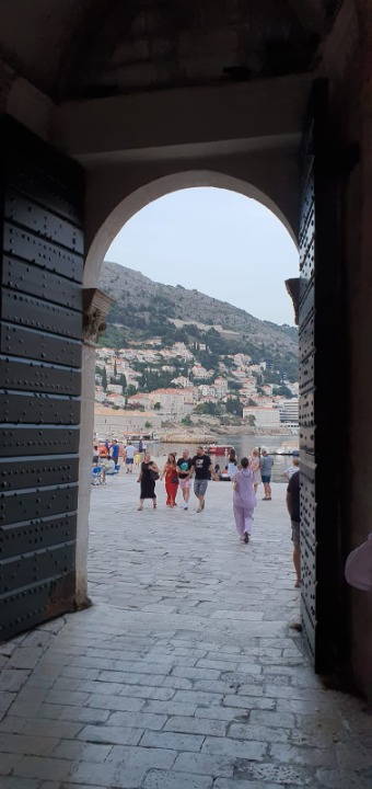 Fisherman gate